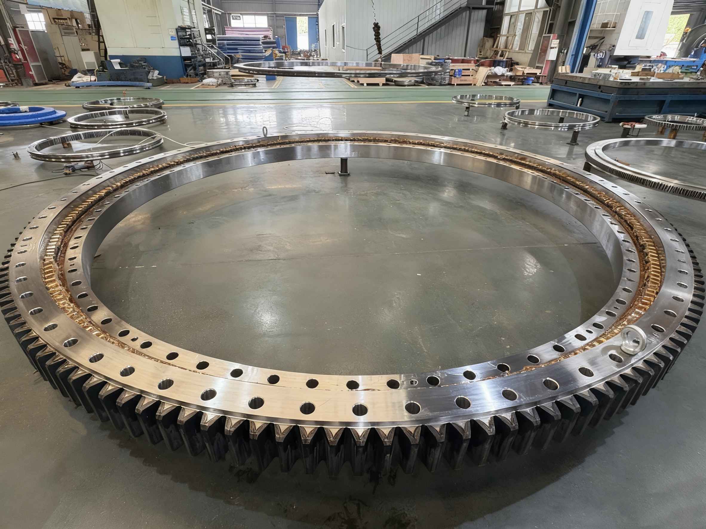 LTZC supplies 7000mm slewing bearings for cranes.