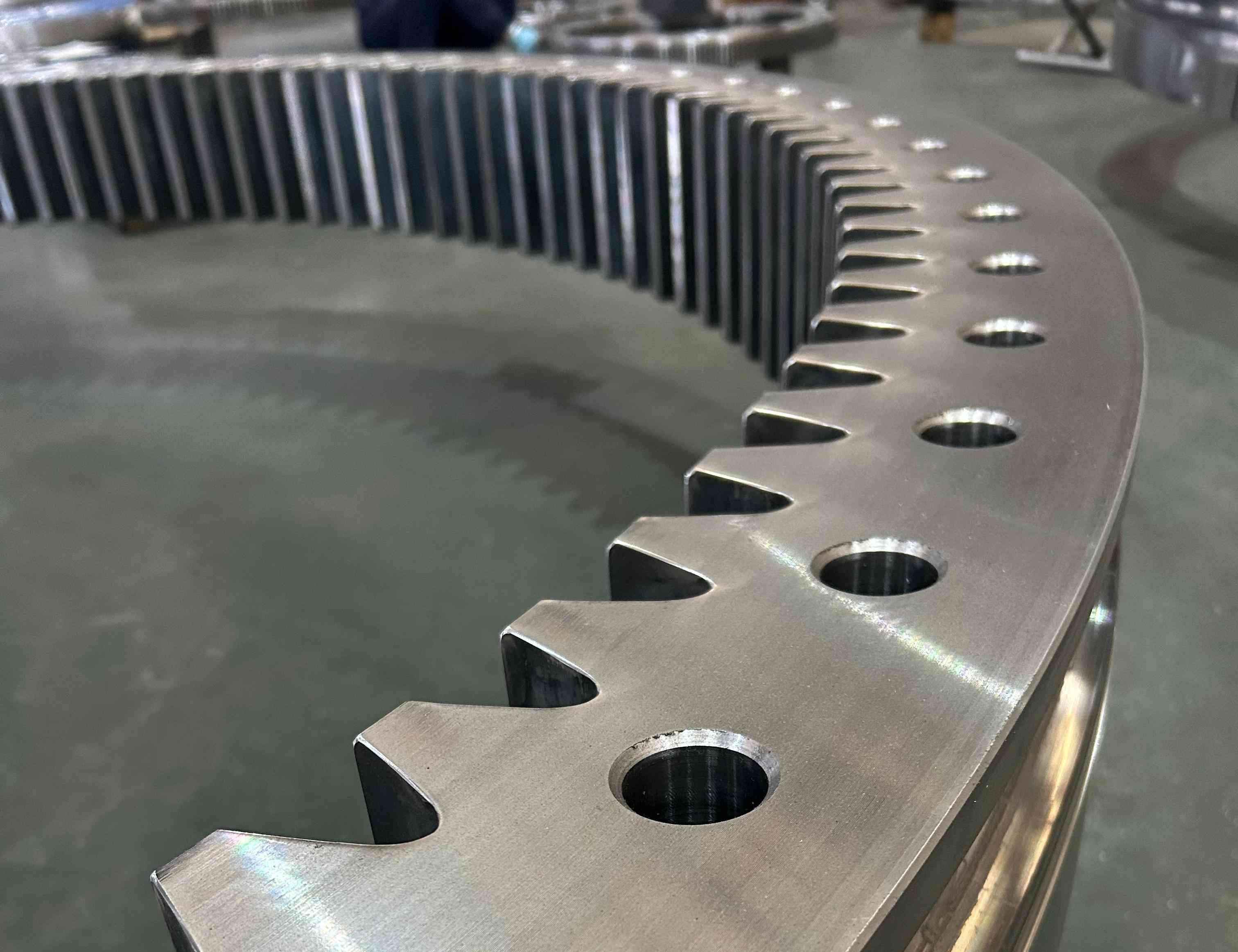 LTZC precision four-point contact slewing bearings have been successfully delivered in batches