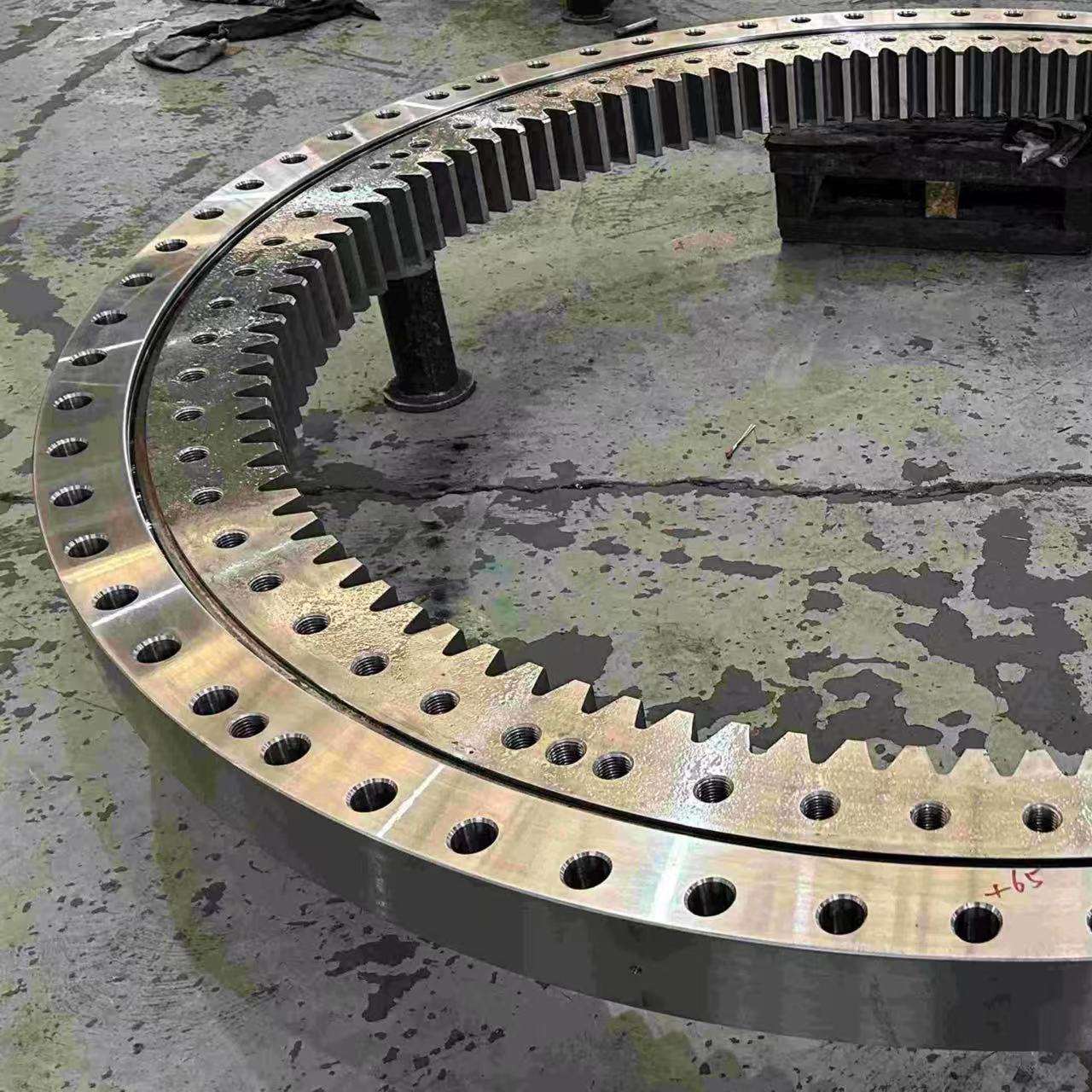 Excavator slewing bearing
