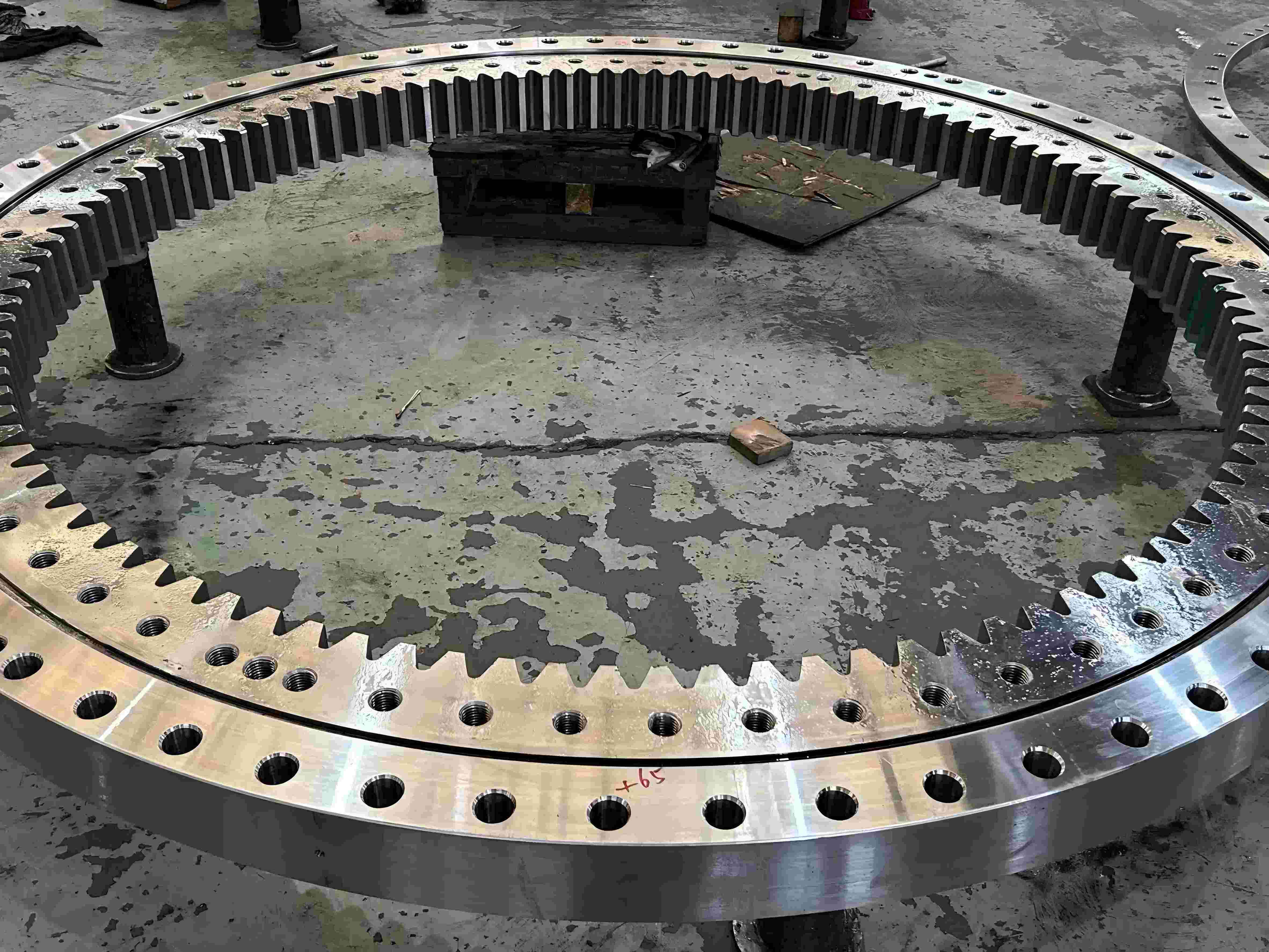 Excavator slewing bearing
